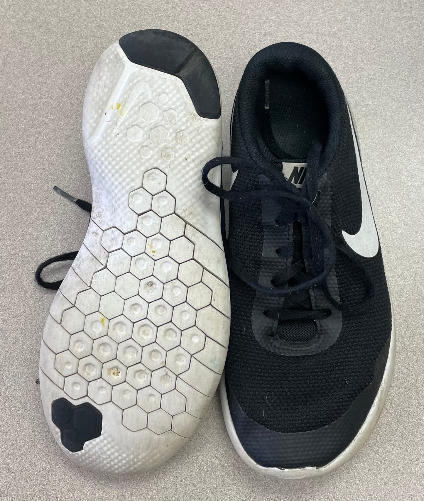 Black Nike Shoes, 4Y