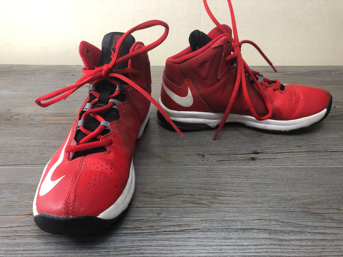 Red Nike Airmax Hightop, 3.5Y