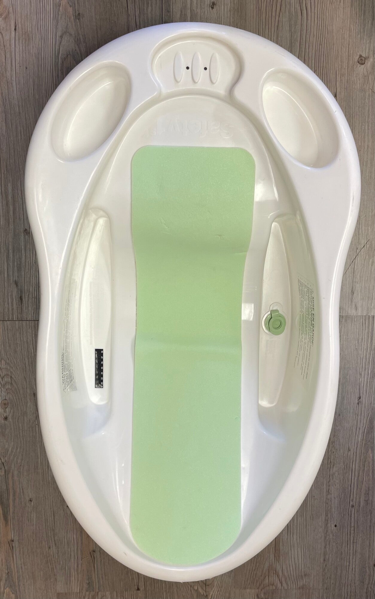 White Saftey First Bath Tub, None
