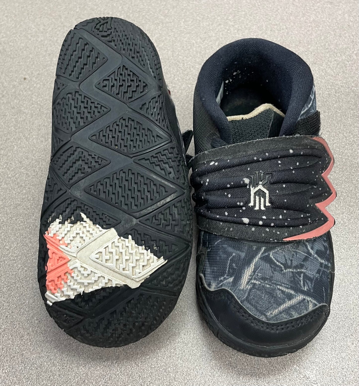 Multi Nike Kyrie Shoes, 9T