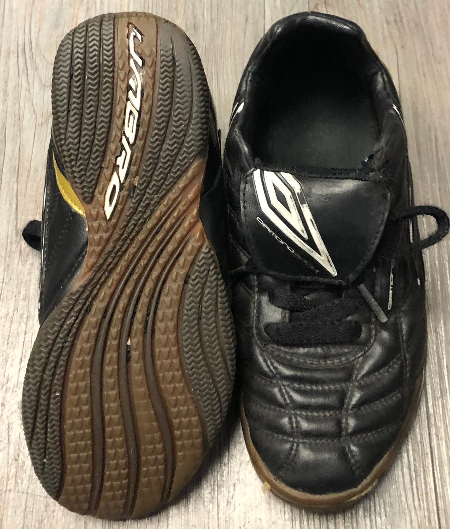 Black Umbro Soccer Shoes, 3Y