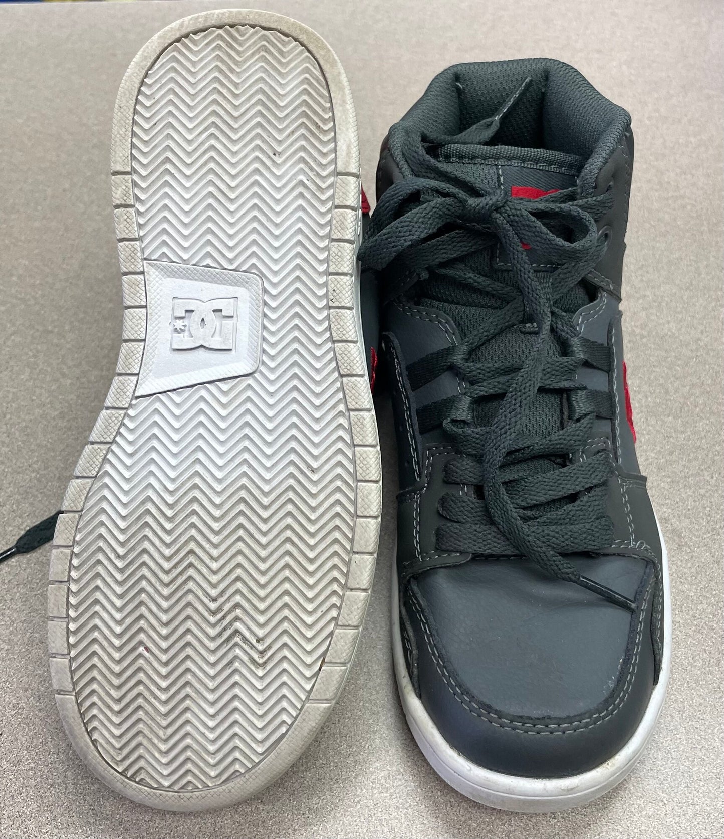 Grey/red DC Hightop Shoes, 3Y