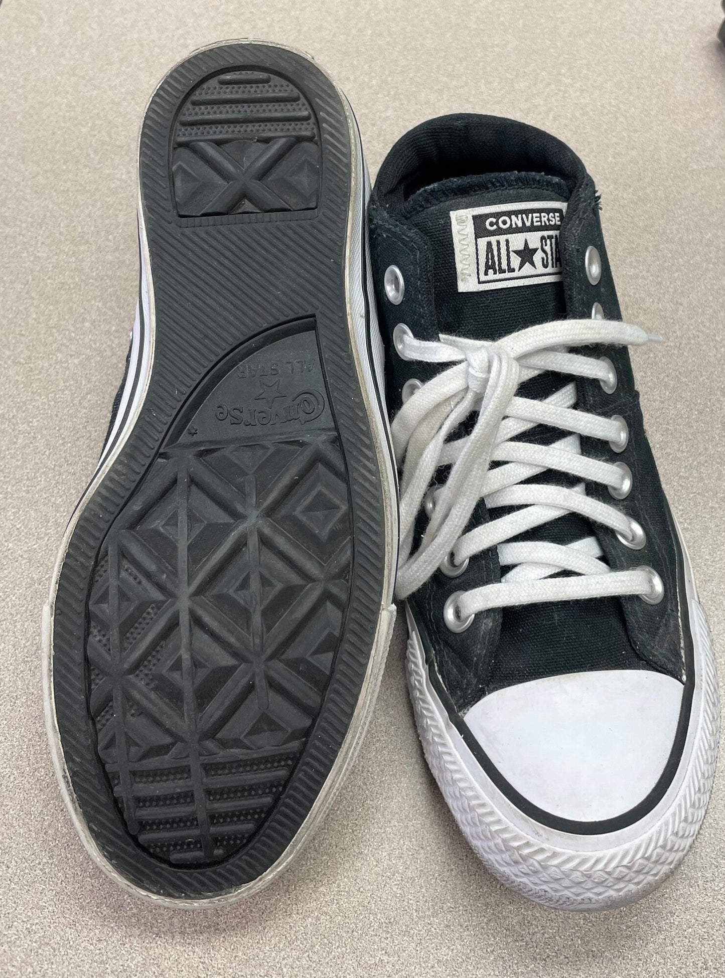 Black Converse Hightops, 6Y