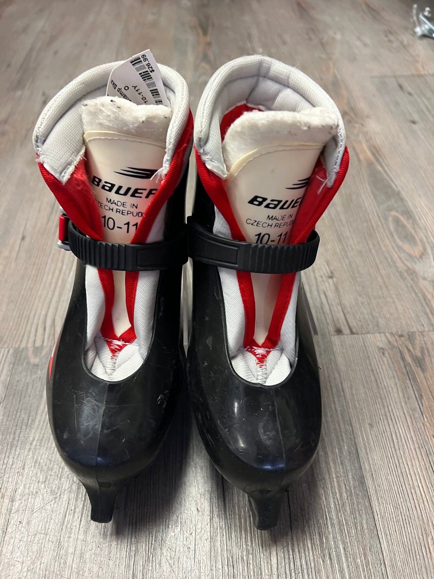 Black Bauer Lil Champ Skates, 10-11Y