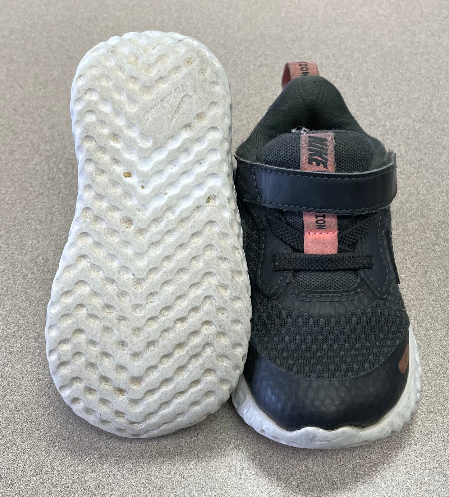 Blk/cora Nike Velcro Shoes, 6T