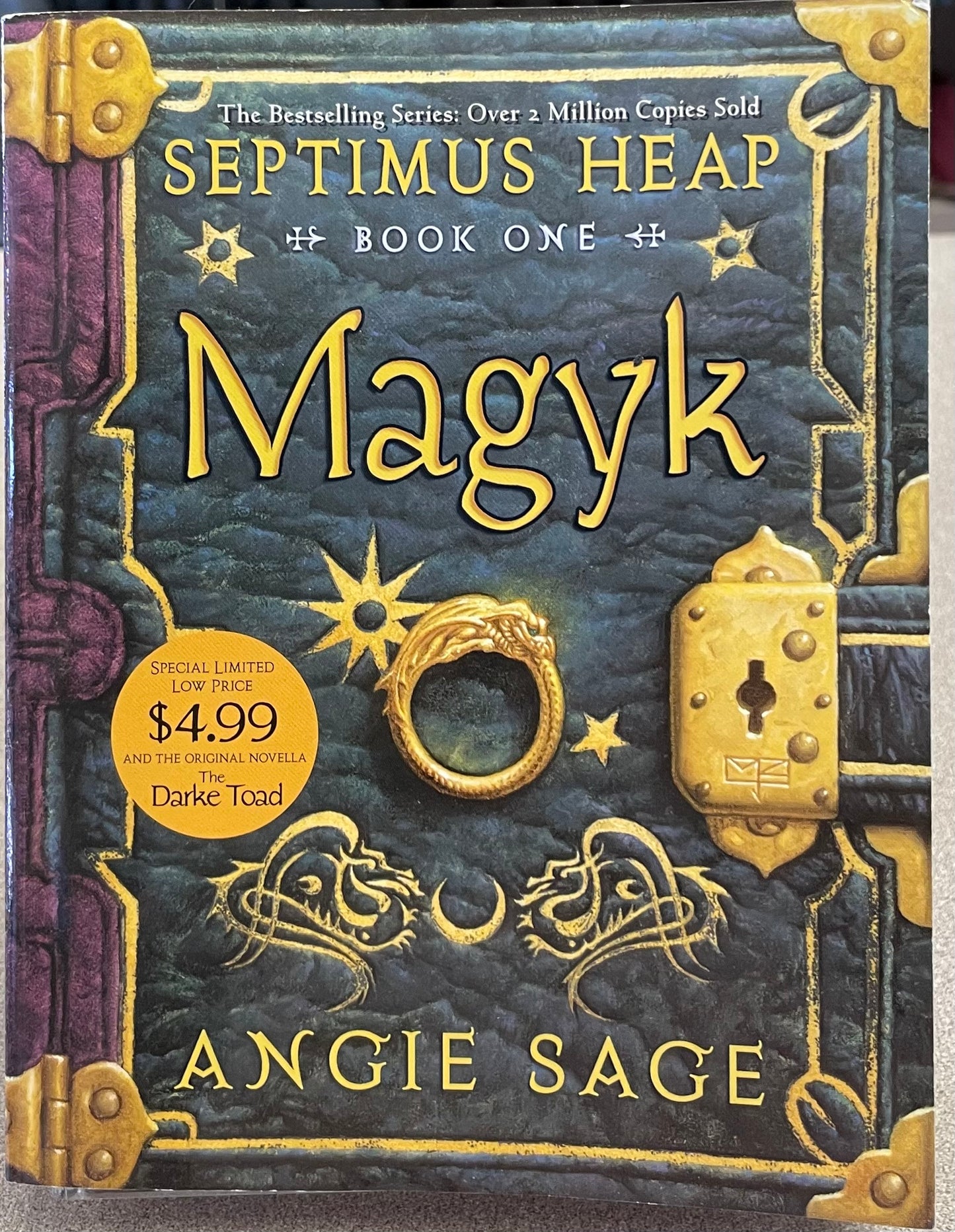 Multi Magyk, Paperback