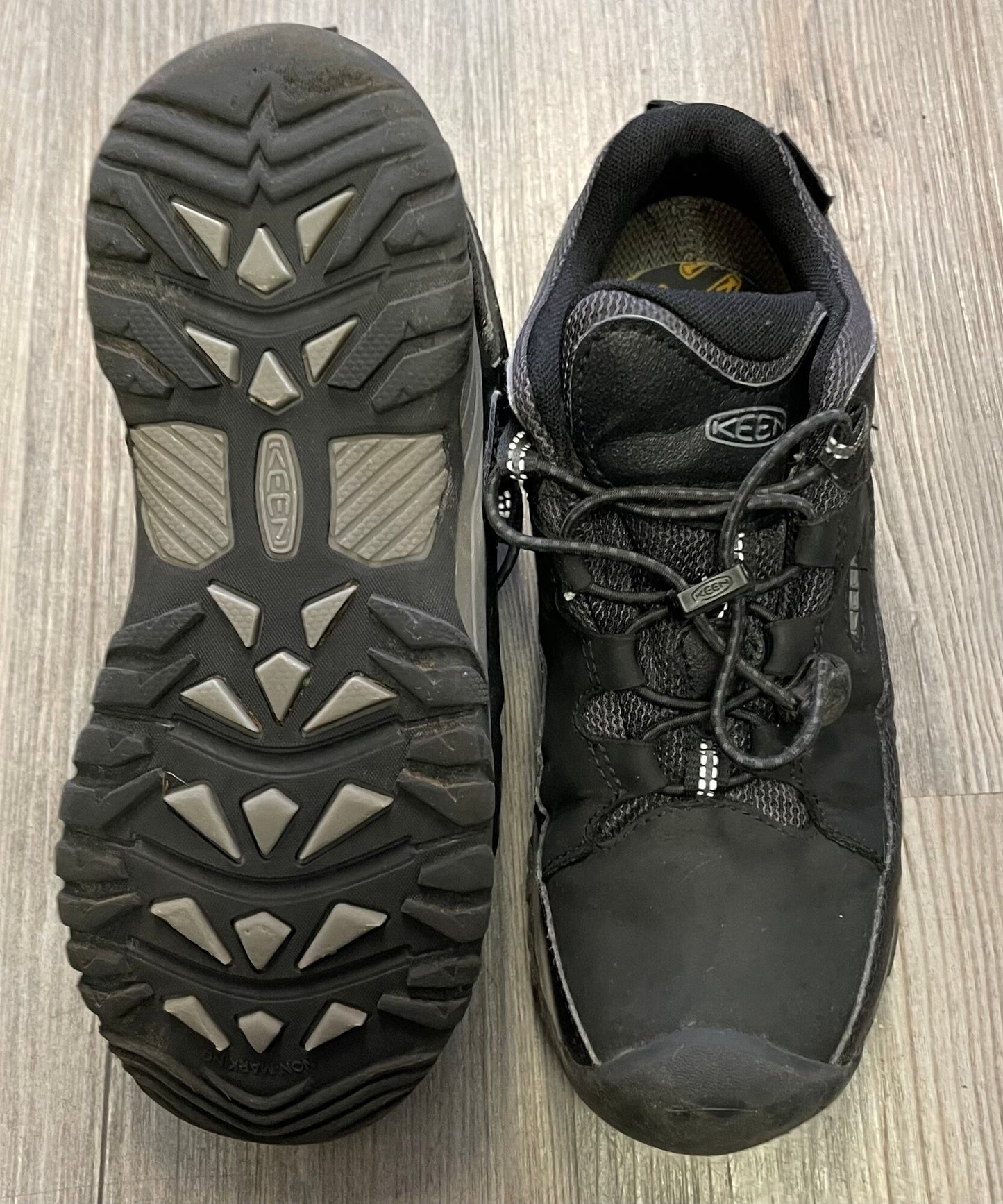 Black Keens Hiking Shoes, 4Y