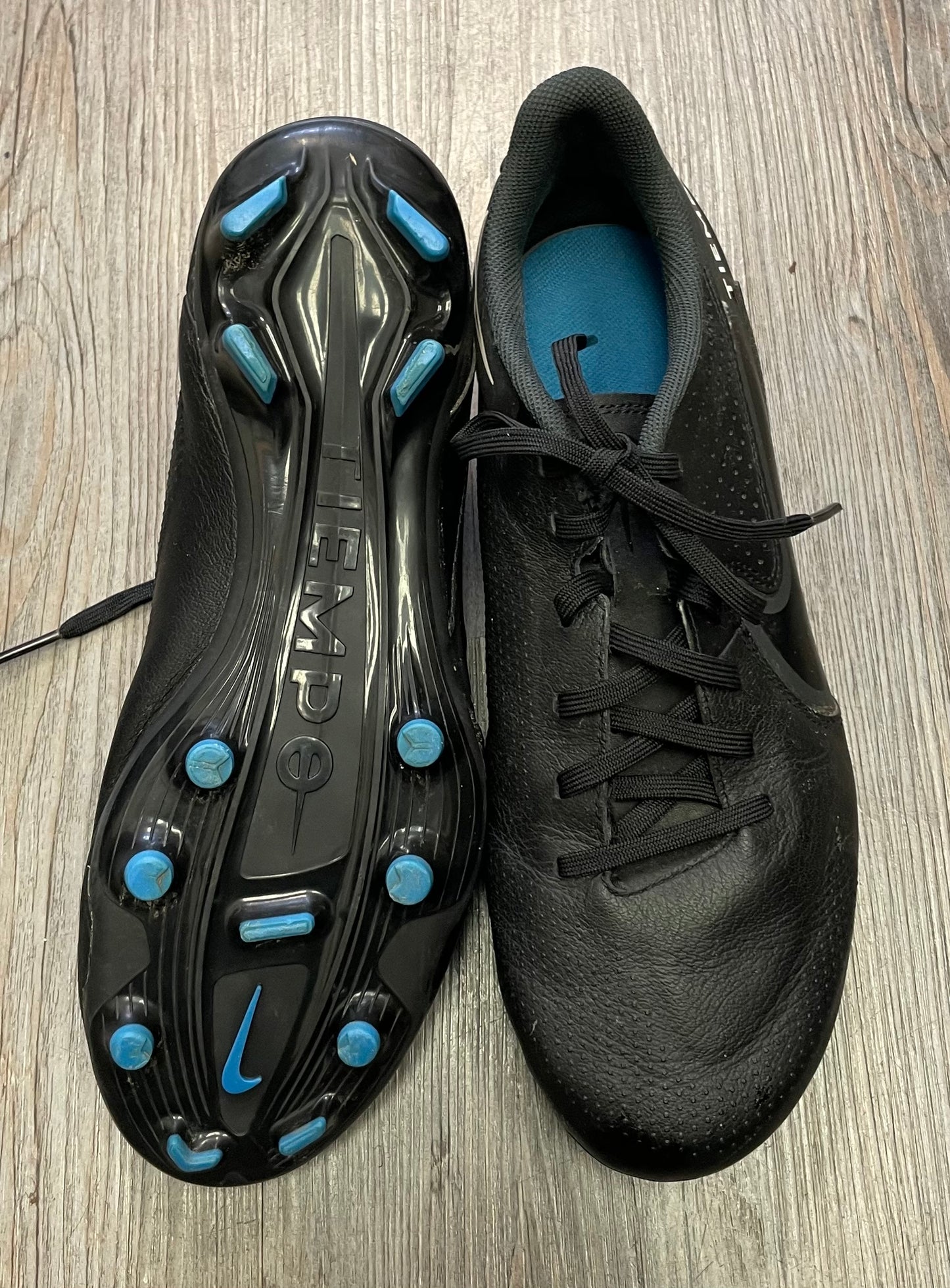 Black Nike Tempo Soccer Cleats, 8.5Y