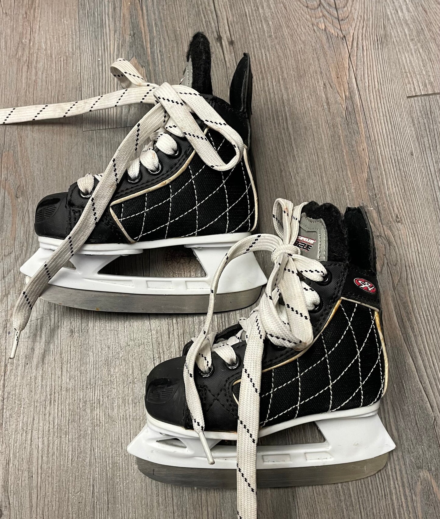 Black Hespeler Hockey Skates, 8T