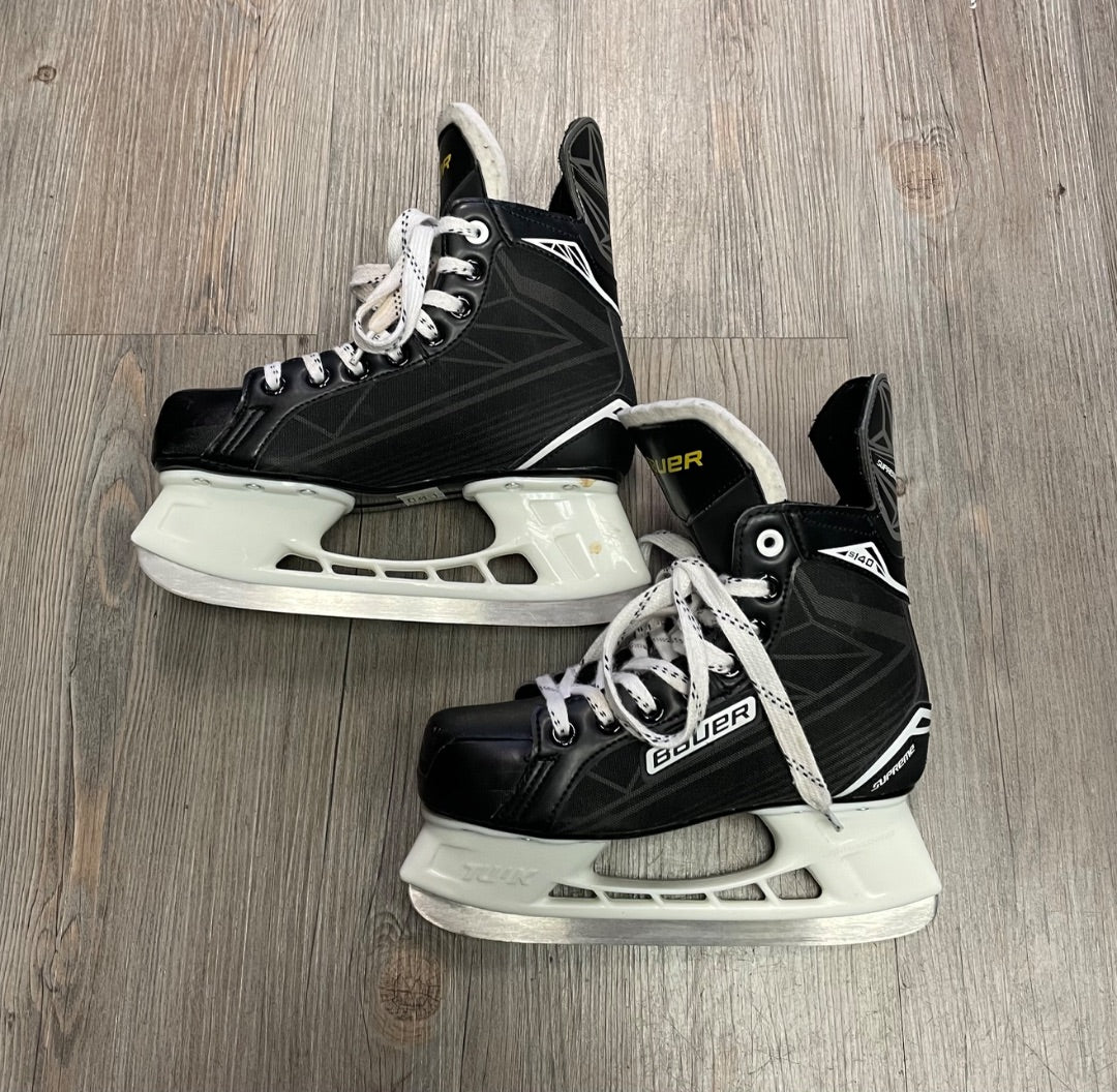 Black Bauer Supreme S140 Hockey Skates, 3Y