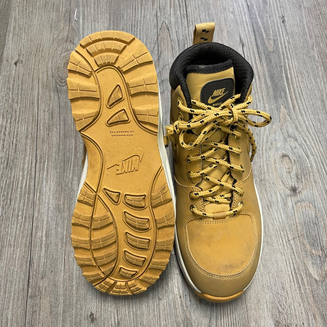 Wheat Nike Manoa Leather, 5Y