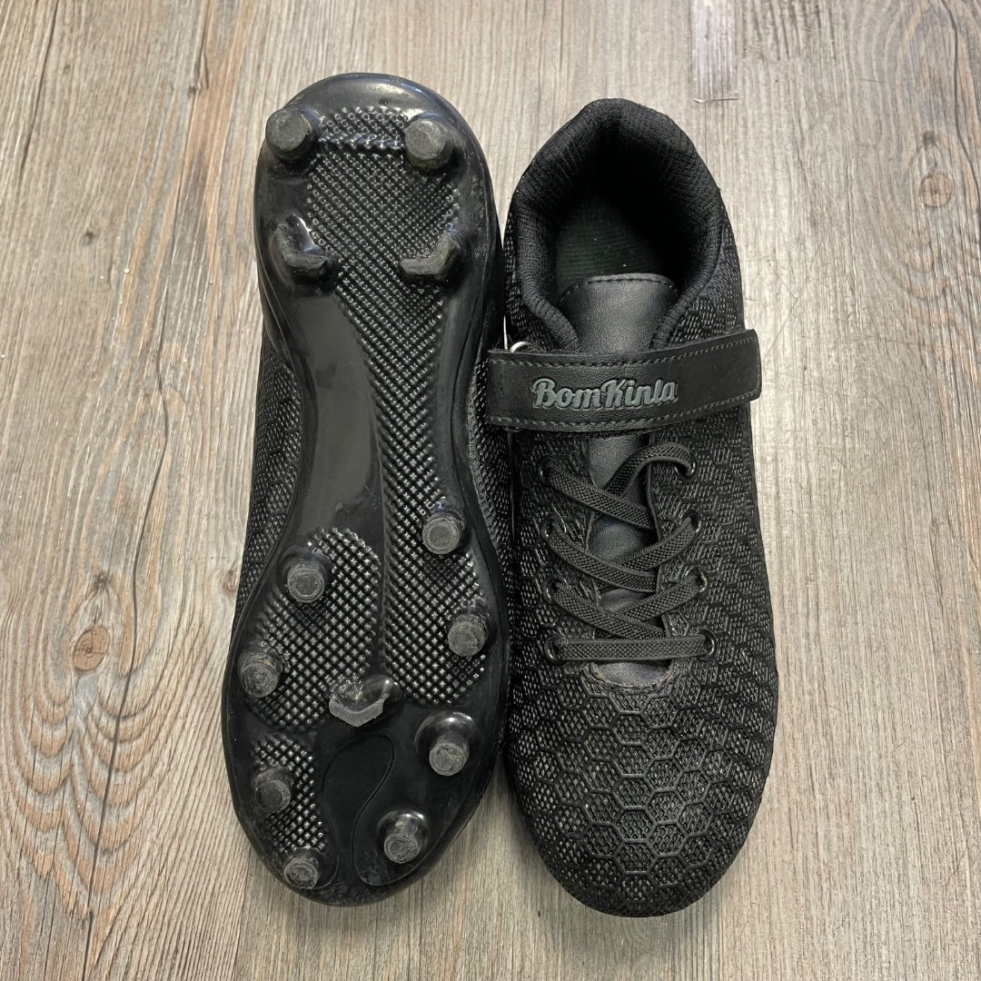 Black Bom Kinta Outdoor Soccer Cleats, 4Y
