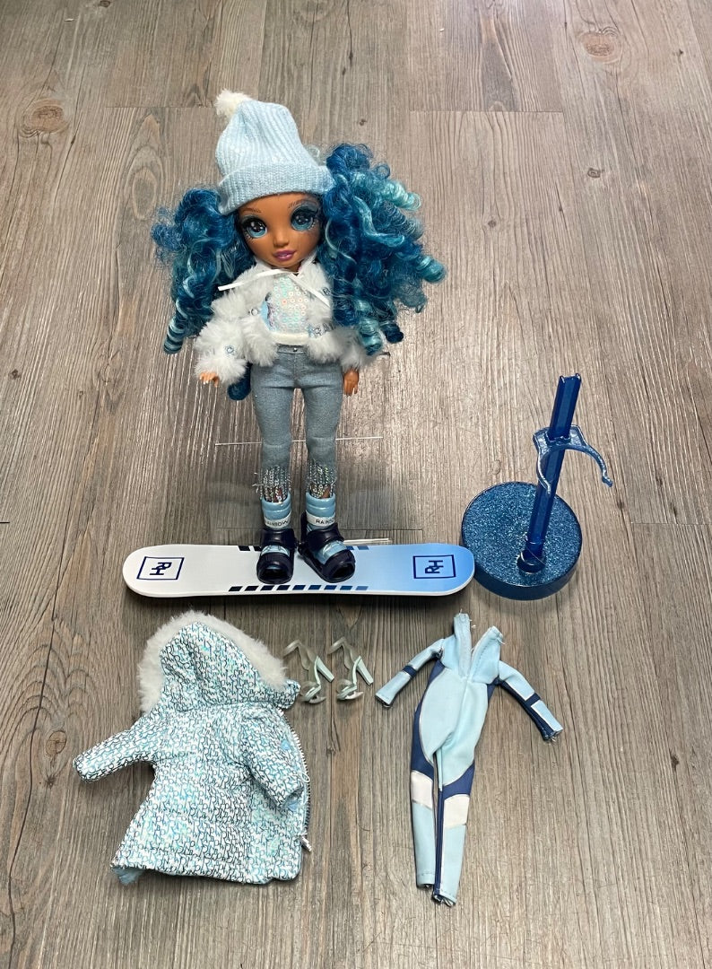 Blue Rainbow High Winter Break Skyer Bradshaw, 11 inch