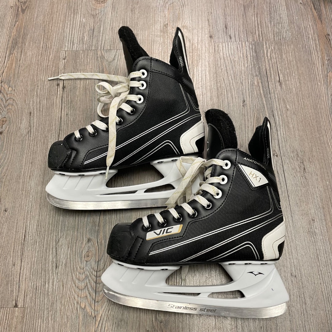 Black Vic Pro Tech Hockey Skates, 4Y