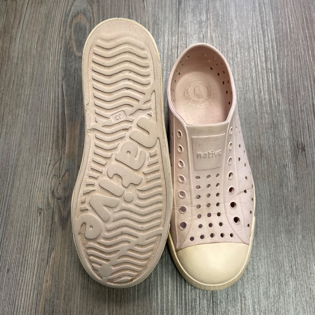 Dustyrose Native Jefferson Slip On, J3