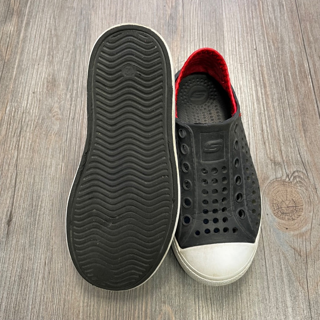 Black Skechers Guzman Sandals, 12Y