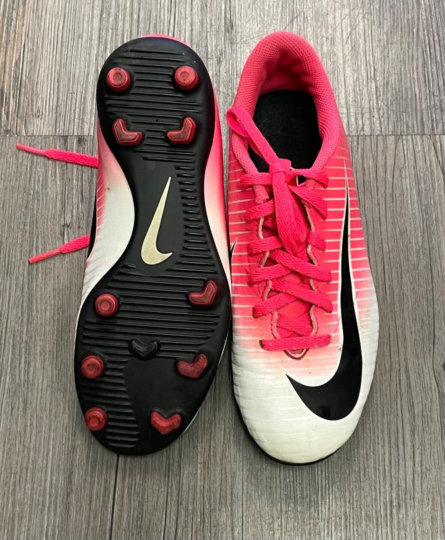 Pink NIke Mecurial Outdoor Soccer Cleats, 4.5Y