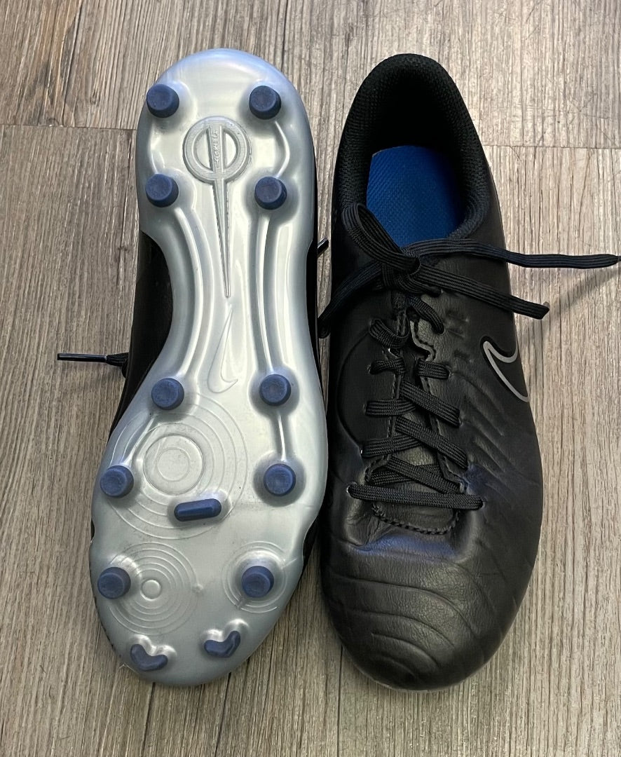 Black Nike Soccer Cleats, 5Y