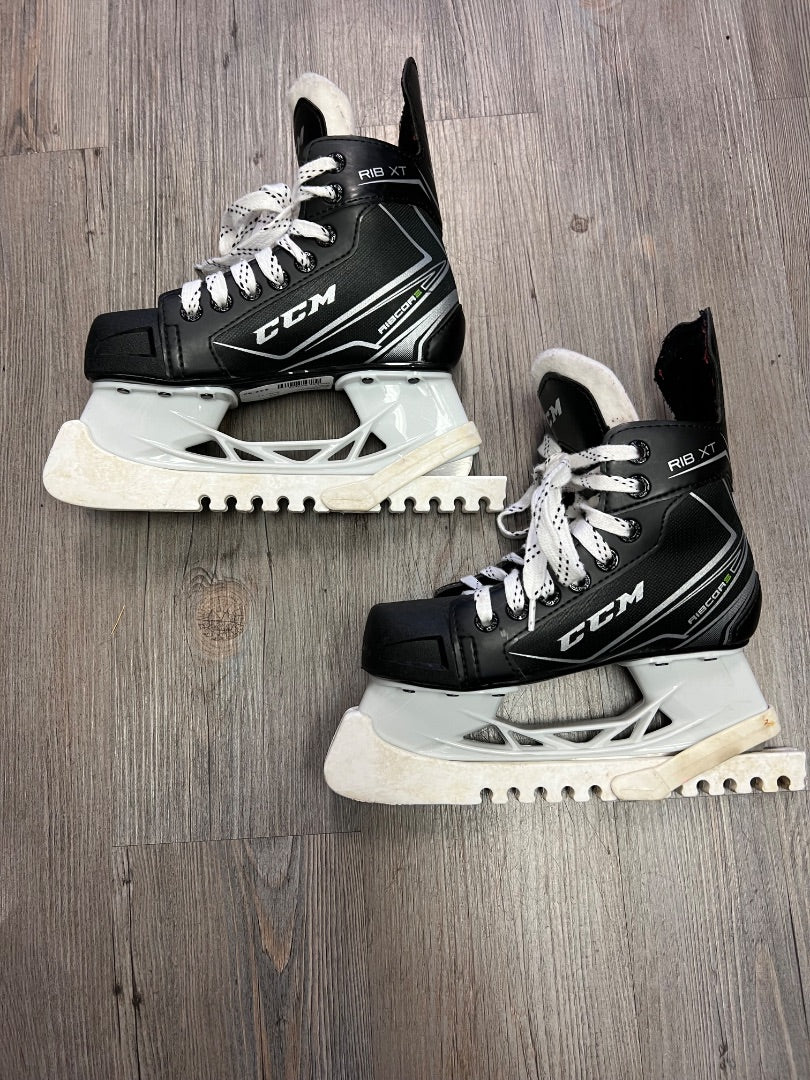 Black CCM Rib XT Hockey Skates, 1Y