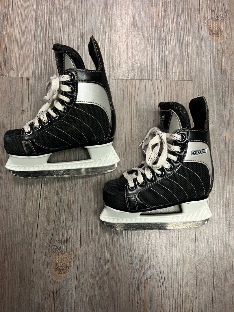 Black CCM 40 Hockey Skates, 8T