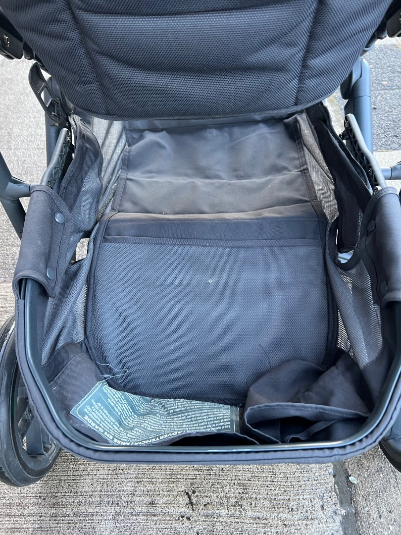 Black UppaBaby V2 Cruz Stroller, 2020