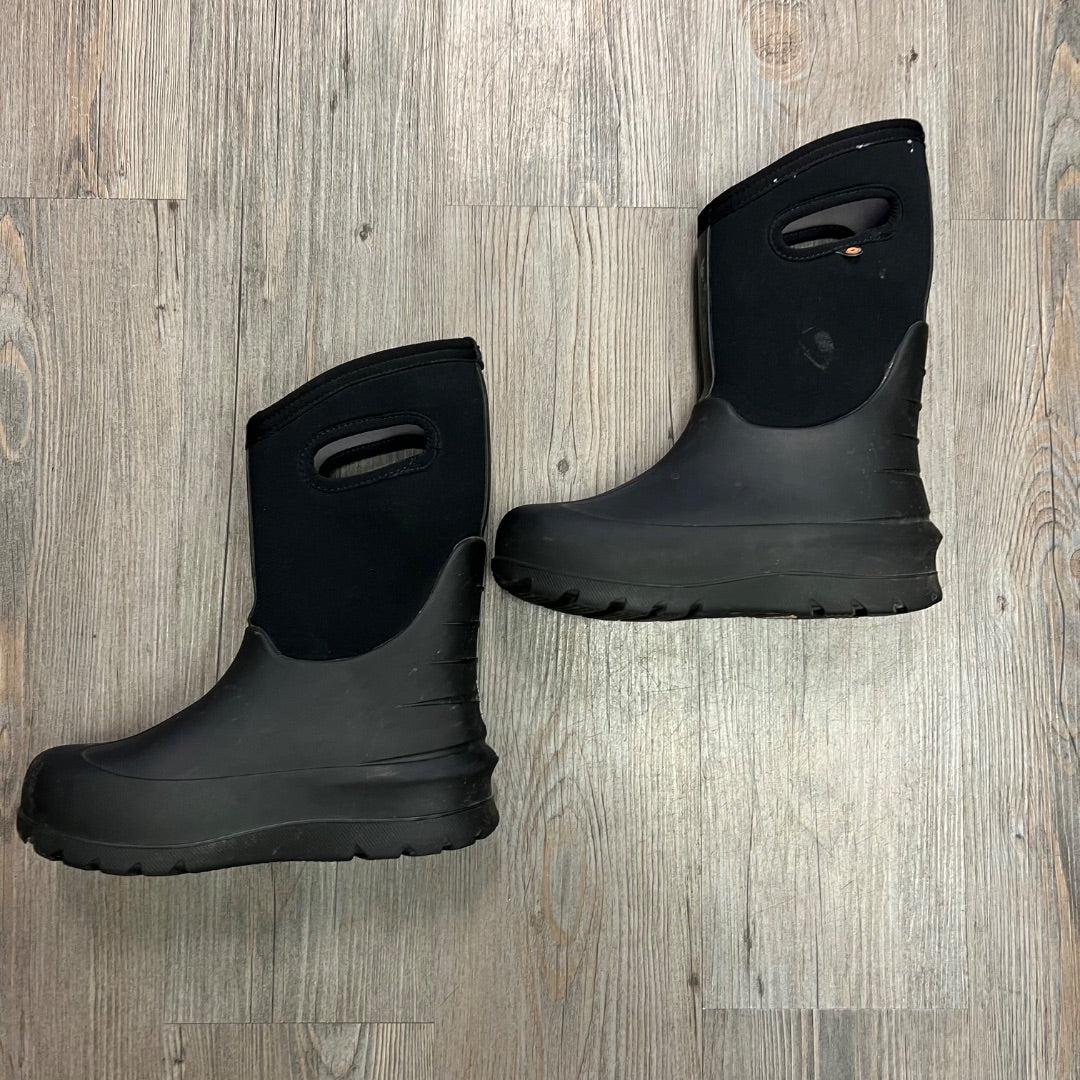 Black Bogs Winter Boots, 3Y