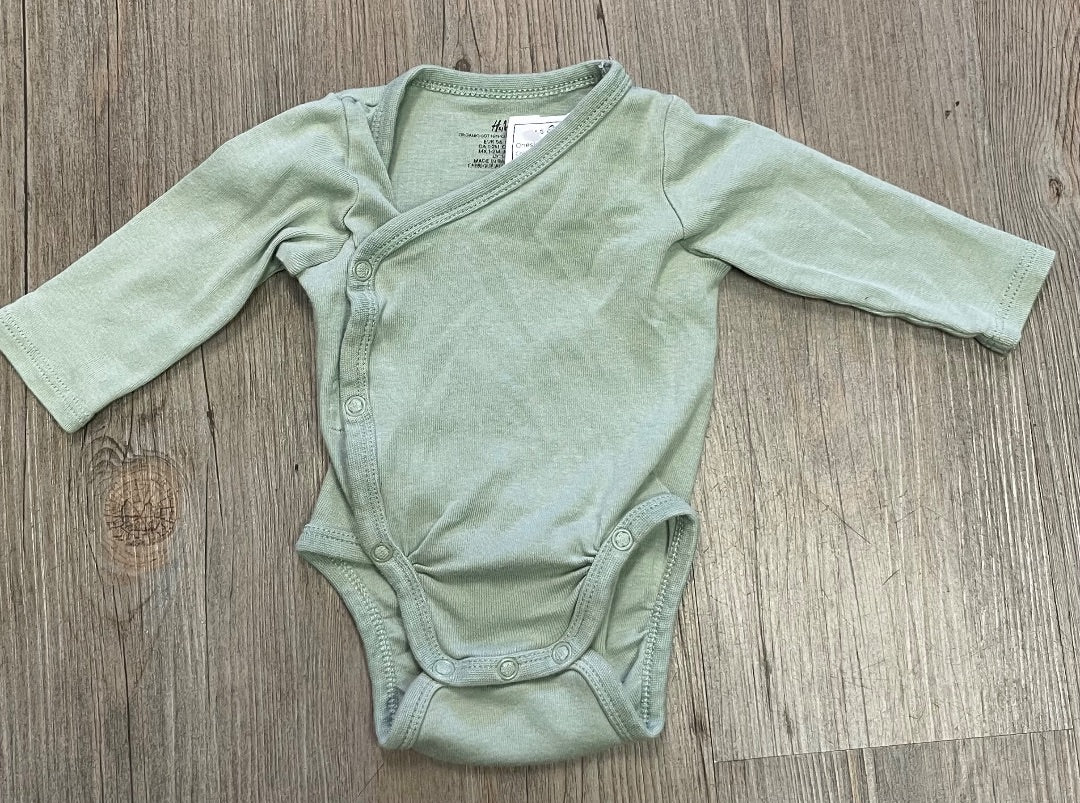 Olivegreen H&M LS Onesie, Newborn