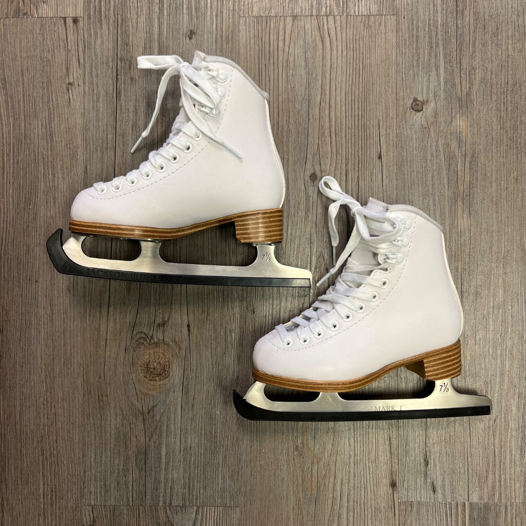 White Jackson 200 Figure, 11Y