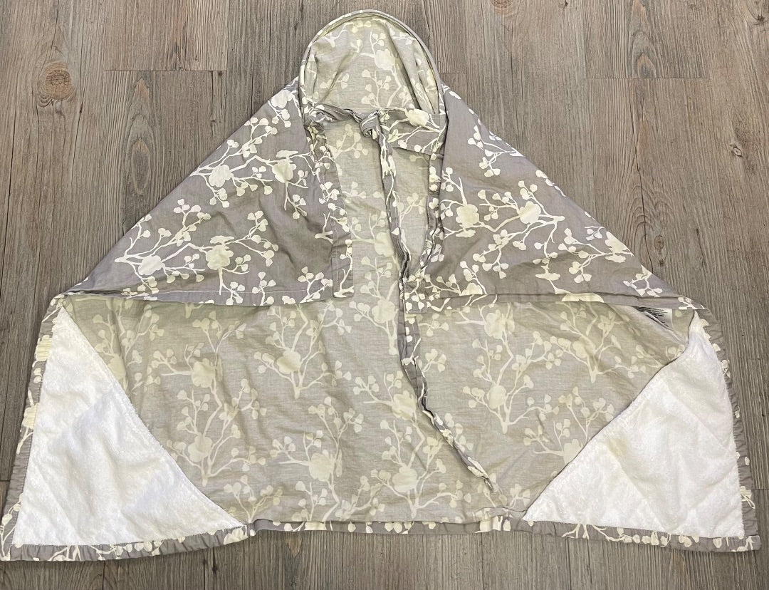 Grey Bebe Au Lait Breast Feeding Cover, Ptr-owned