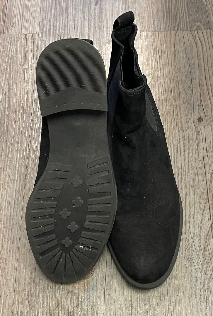 Black H&M Faux Suede Ankle Boots, 7Ladies