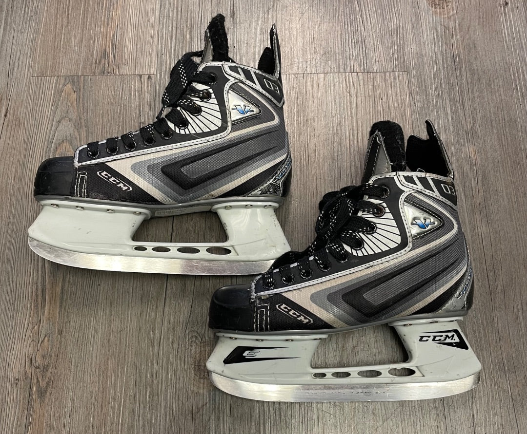 Black CCM 03 Hockey Skate, 4Y