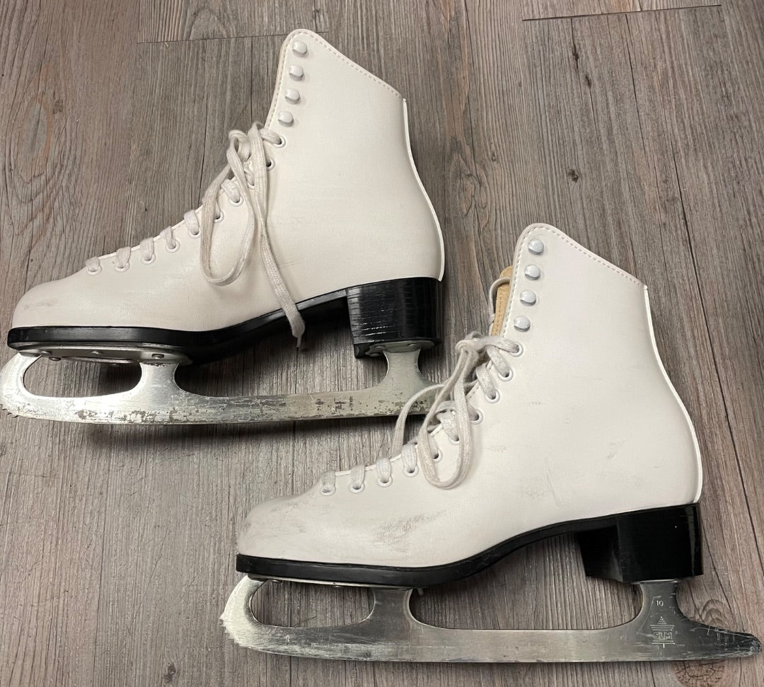 White CCM Figure Skate, 8Y