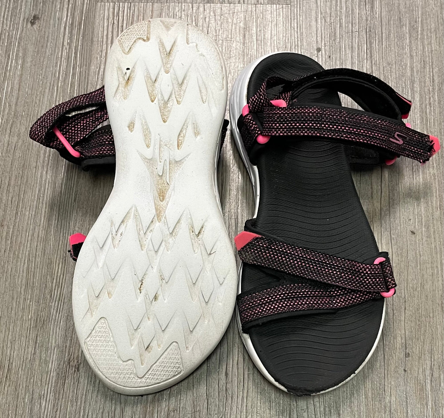 Pink/blk Skechers Sandals, 3Y