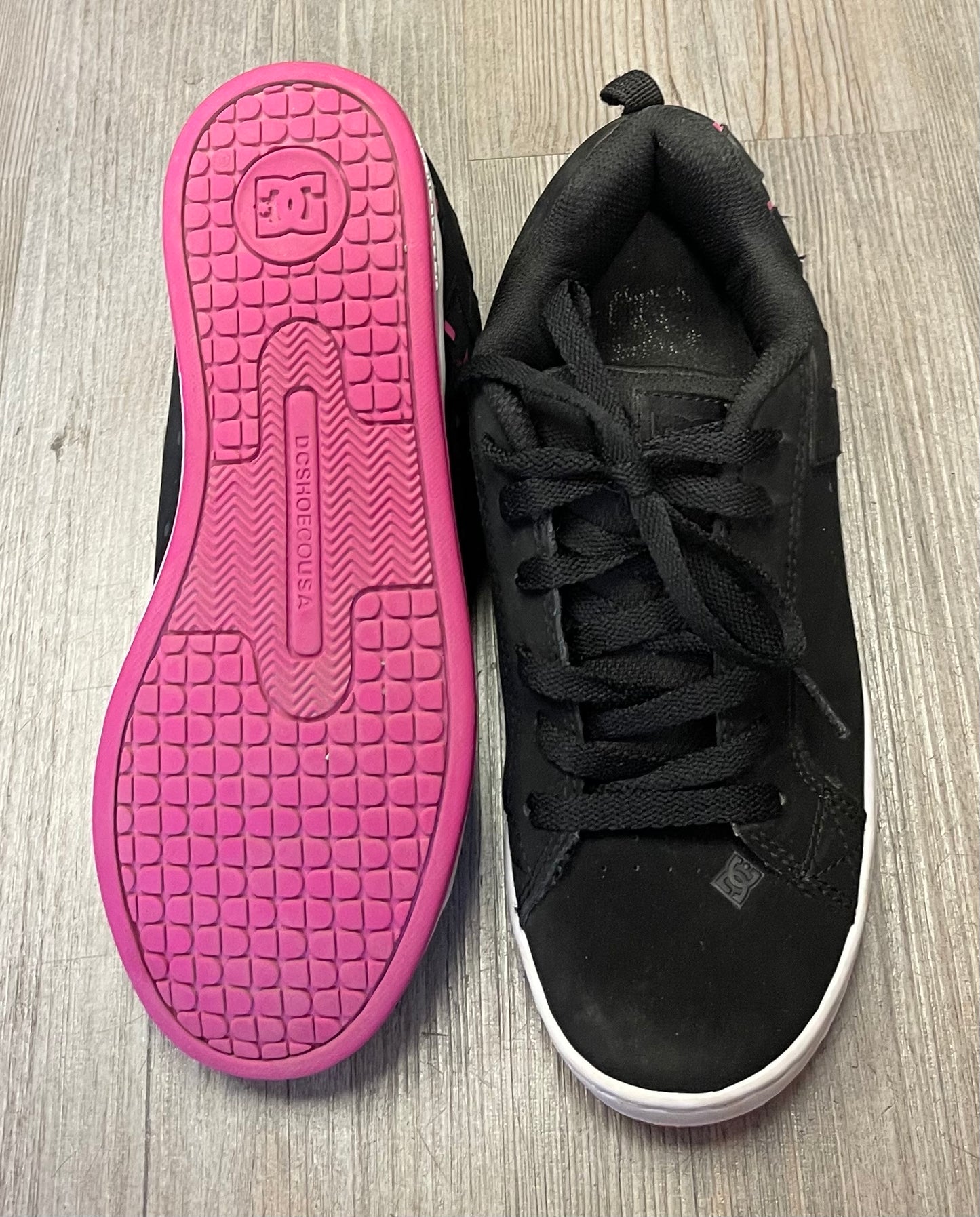 Black DC Shoes, 6Y