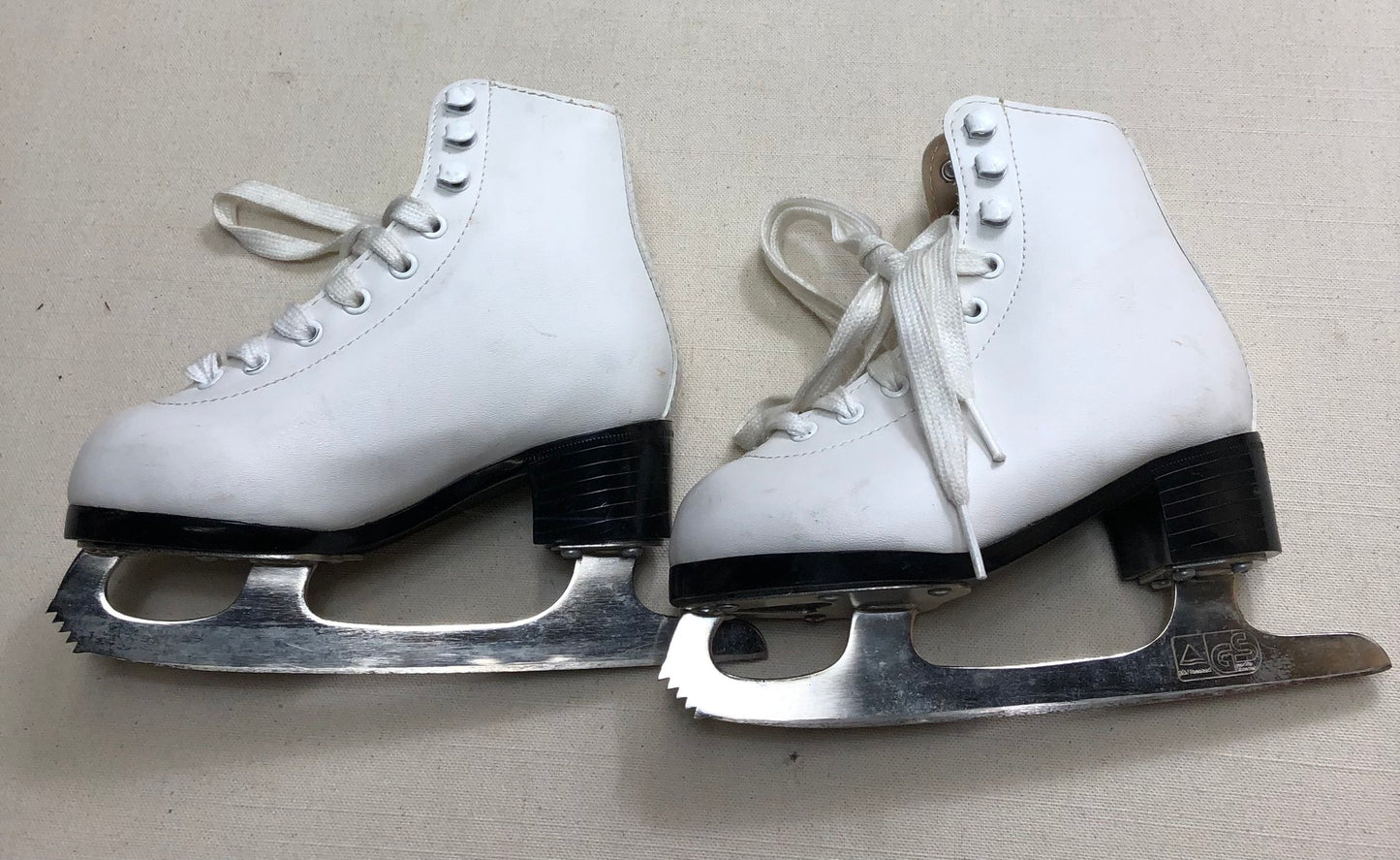 White Figure Skates Chimo Tara, 12Y