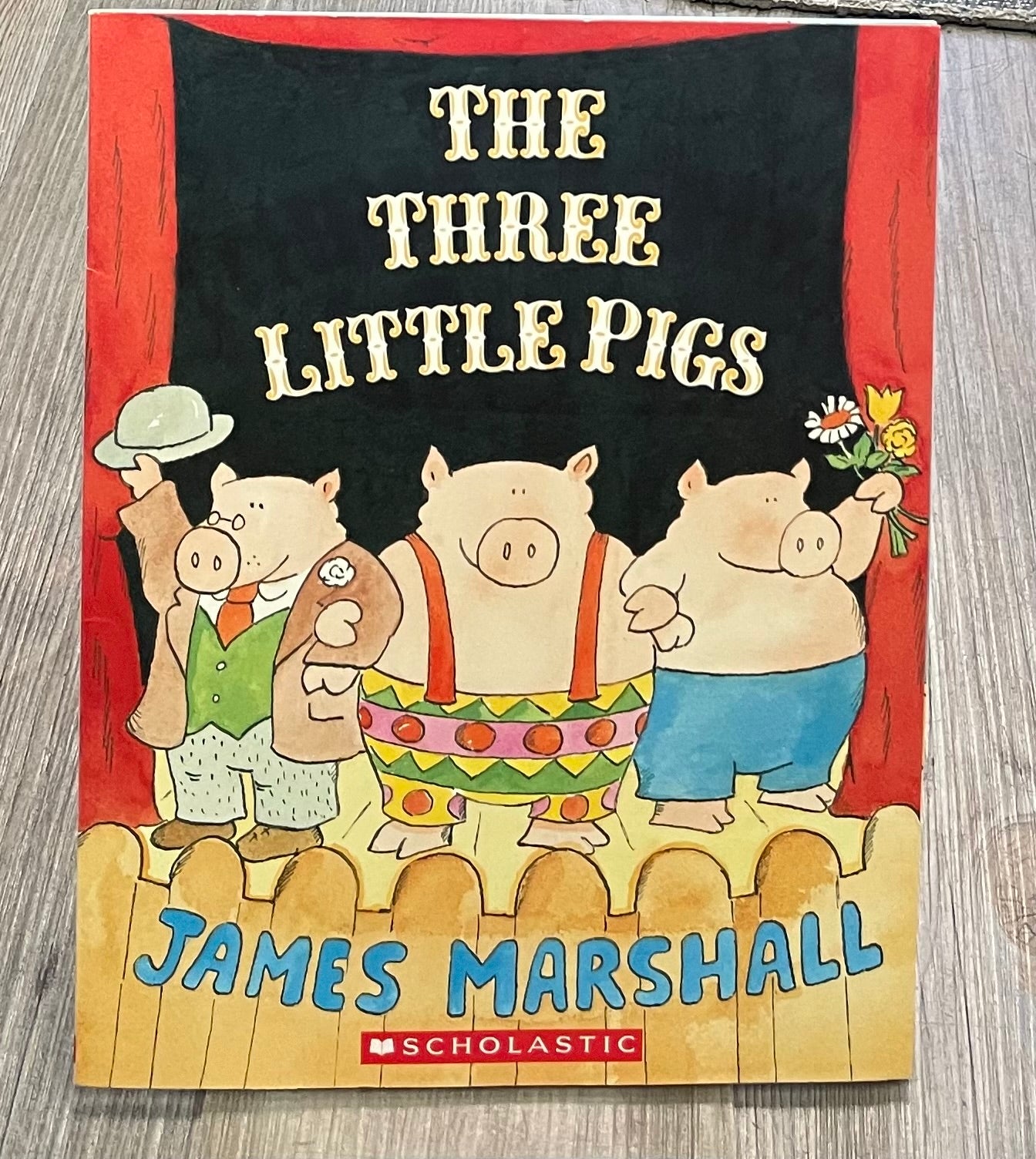 Multi The Three Little Pigs, Paperback