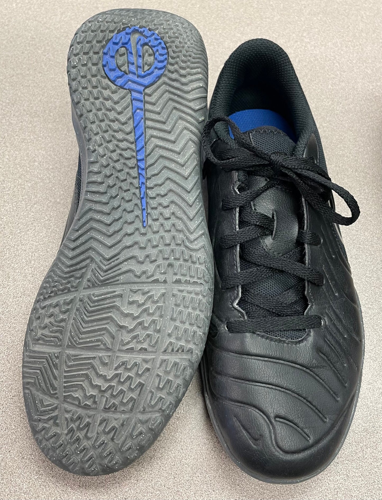 Black Nike Indoor Cleats, 4.5Y