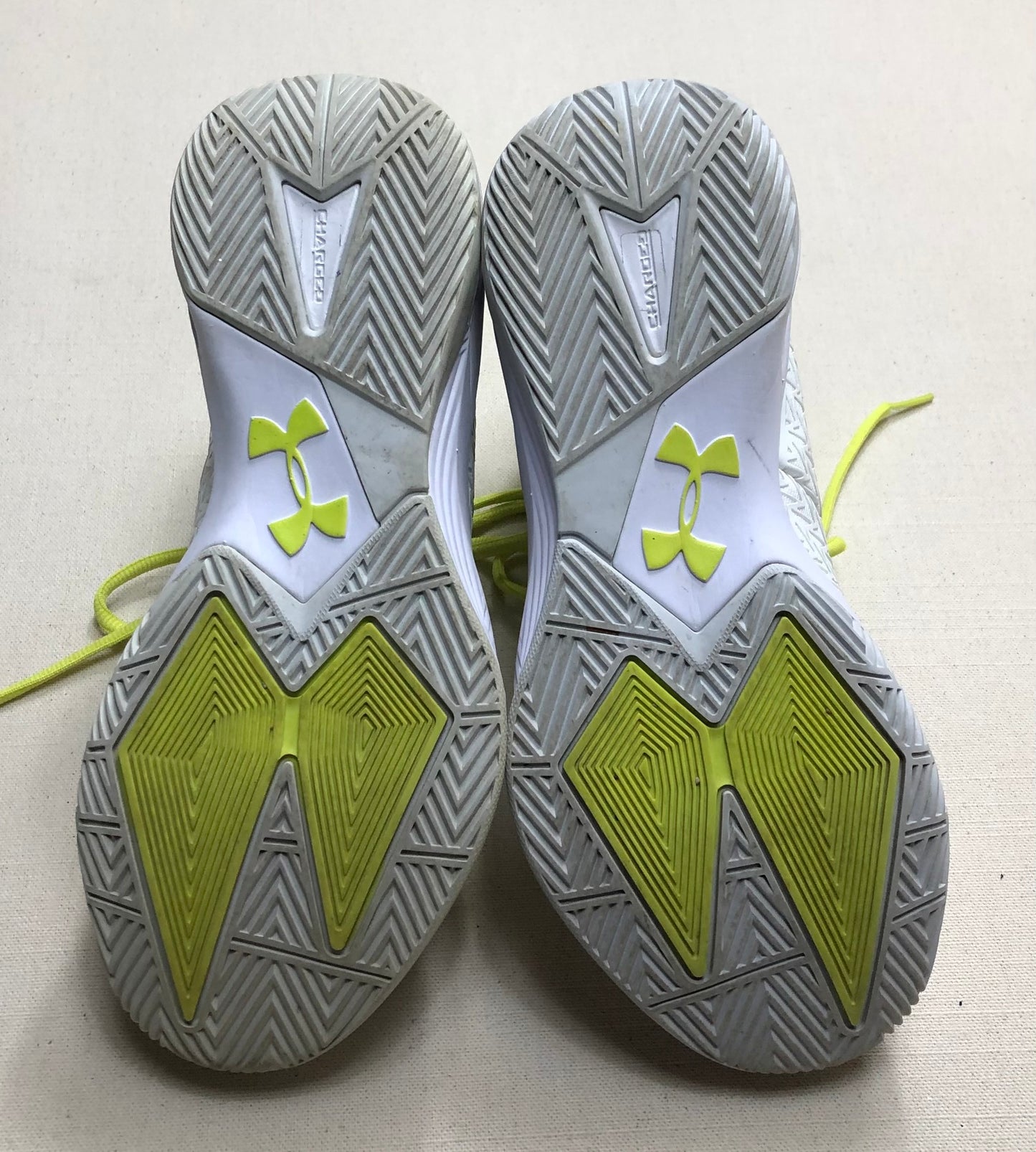 White Under Armour, 7.5Y