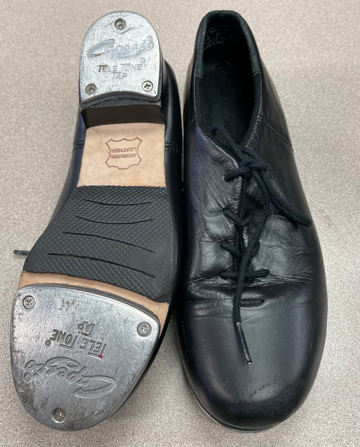 Black Capezio Tap Shoes, 5.5Y