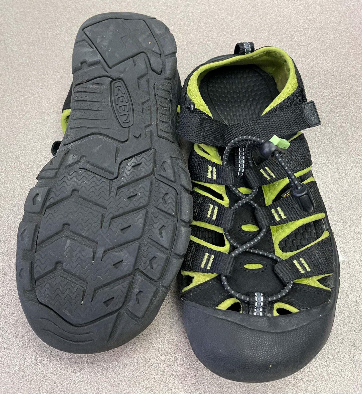 Black Keens Sandals, 4Y