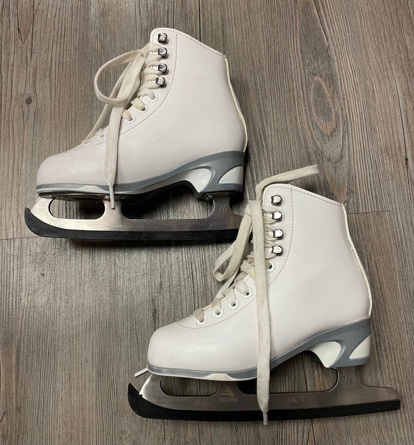 White Jackson 150 Figure Skates, 12Y