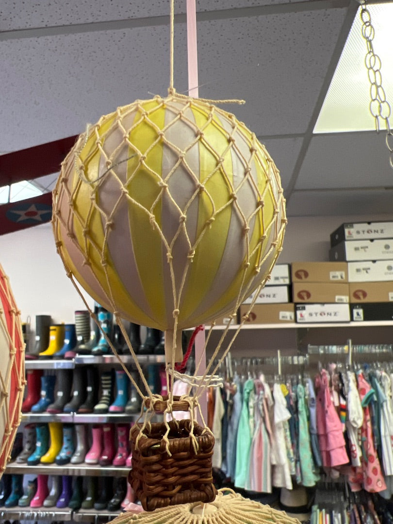 Red Green Blue Yellow Set of 4 Authentic Models Hot Air Balloon