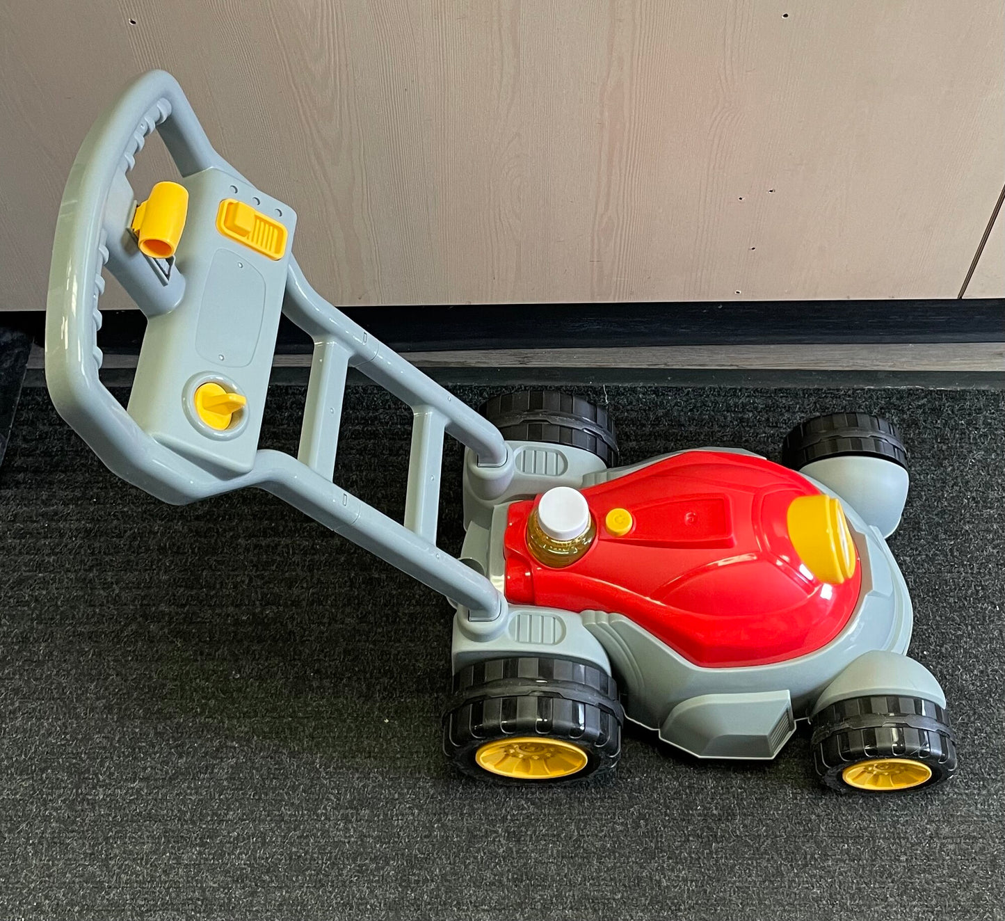 Red/grey  Bubble Lawn Mower, 5Y+