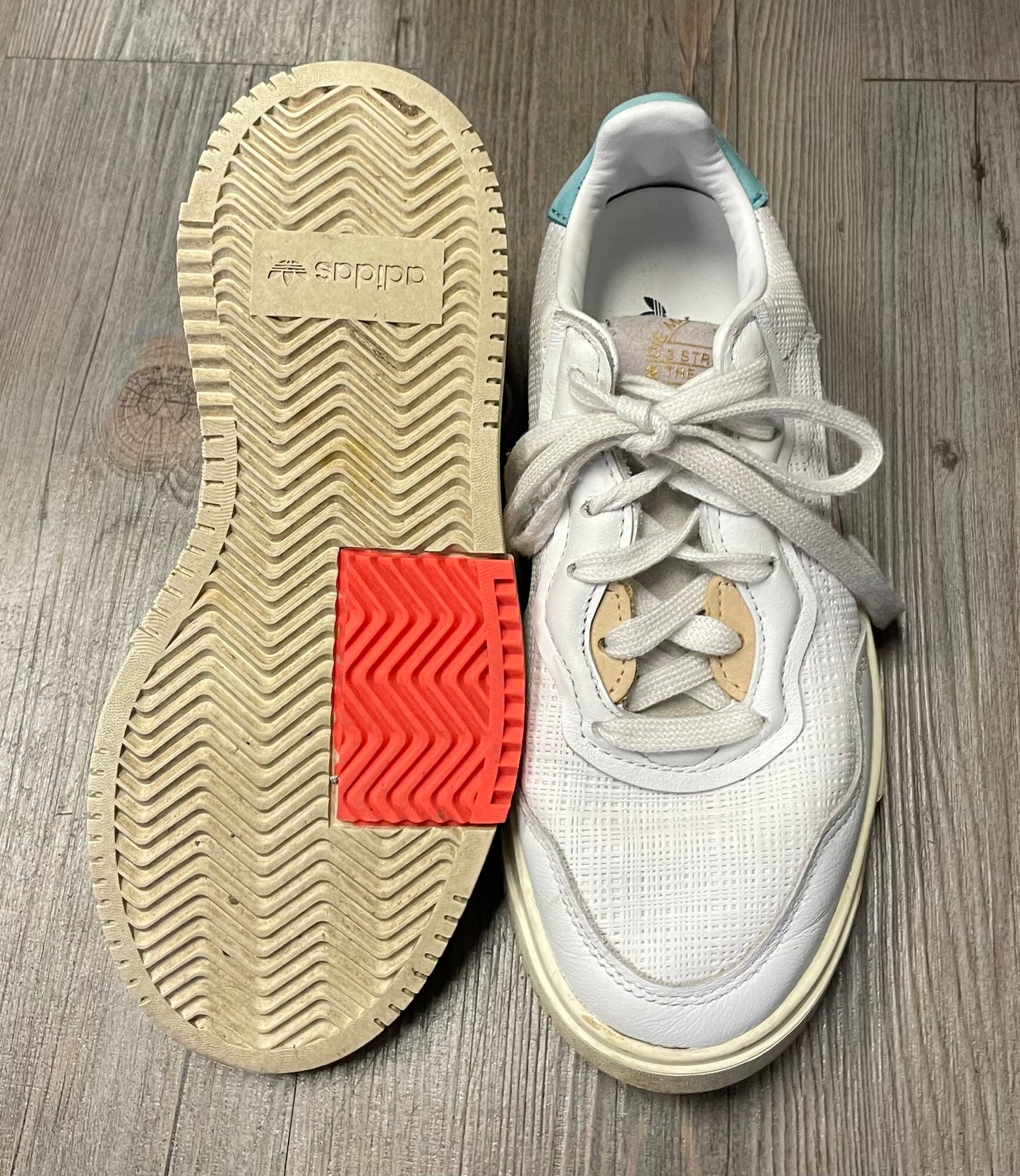 White  Adidas Shoes 3 Streifen, 5Y