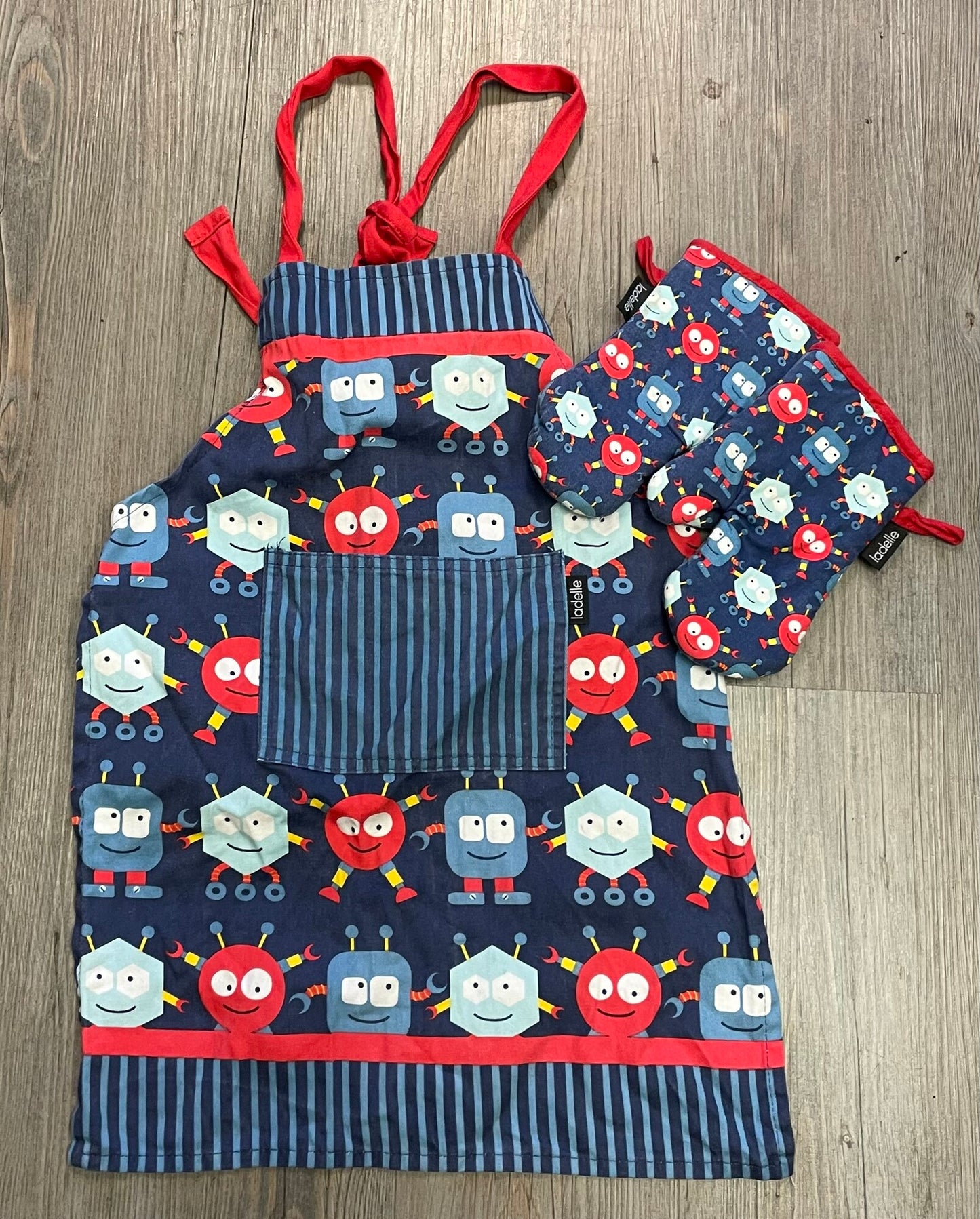 Multi  Ladelle Apron & Mitten Se, Toddler