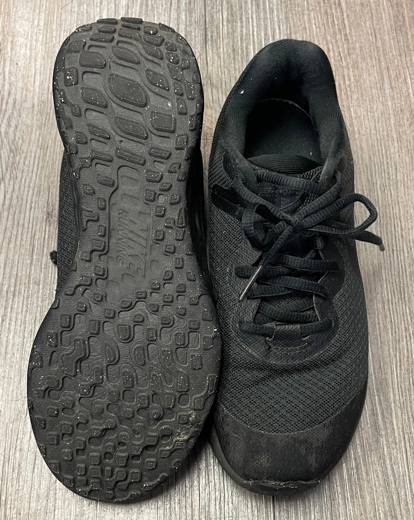 Black  Nike Revolution 6NN, 4Y