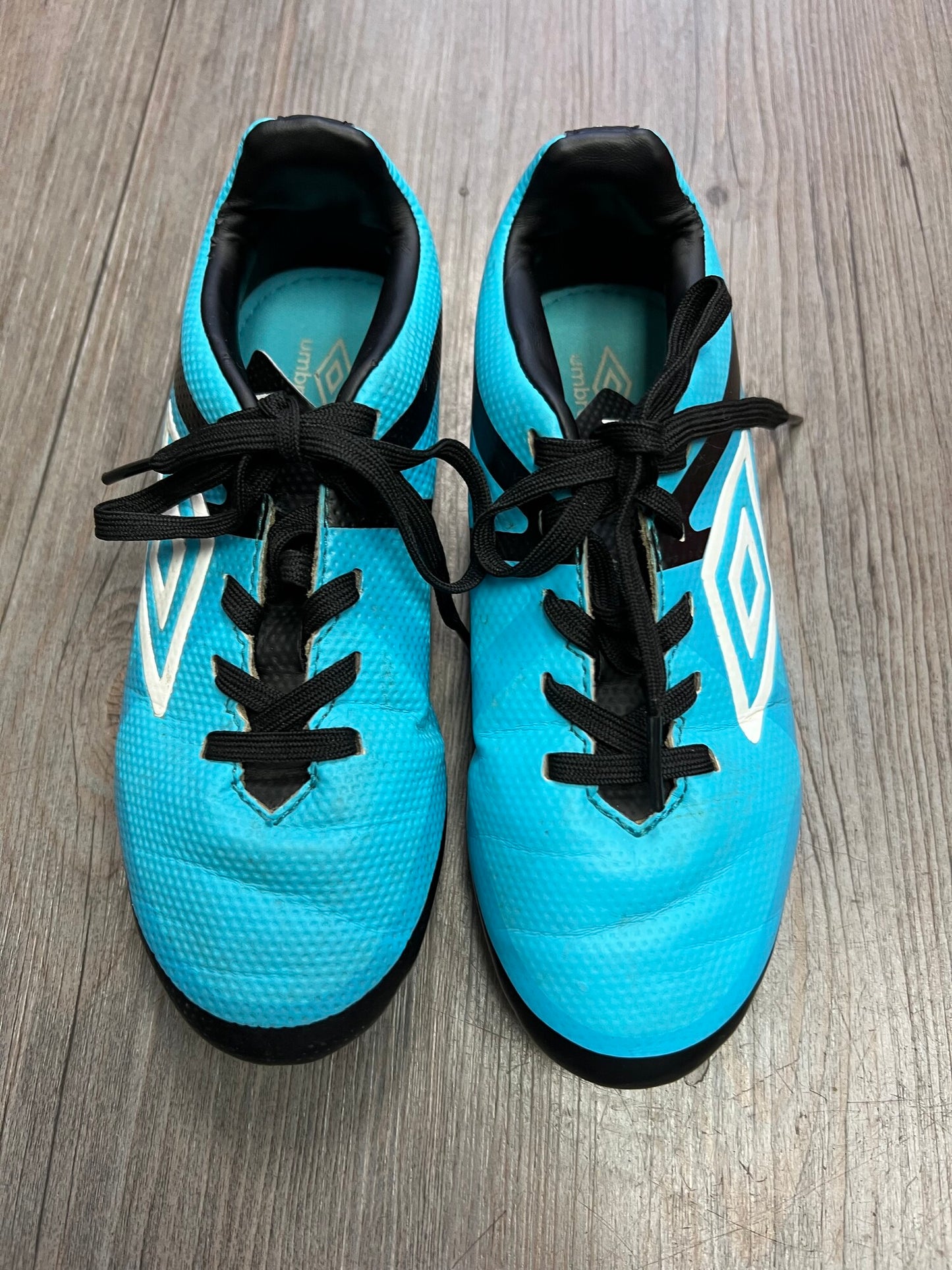 Blue  Umbro Soccer Cleats, 1Y