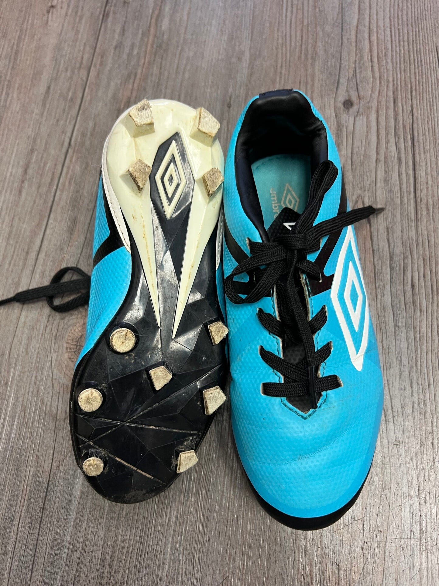 Blue  Umbro Soccer Cleats, 1Y