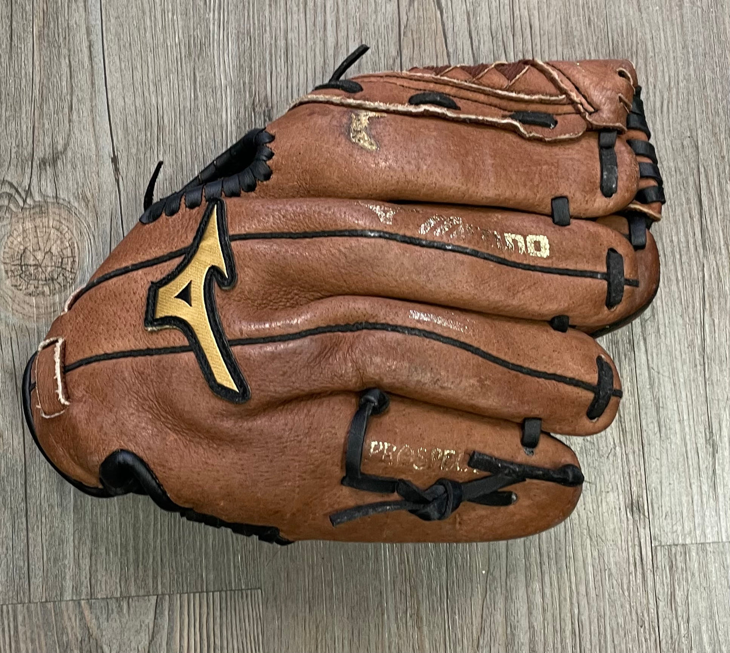 Choco  Mizuno Baseball Gloves, 10.5 Inch