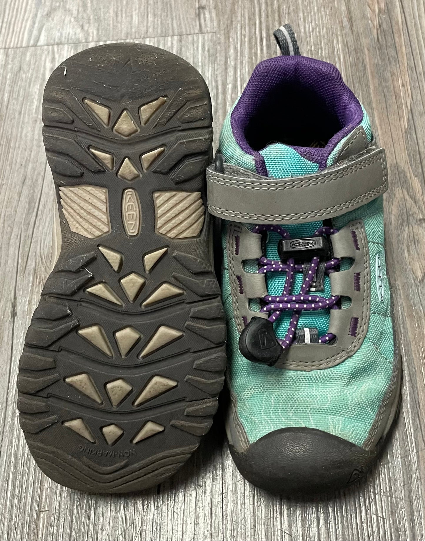 Mint  Keens Hiking Shoes, 9T